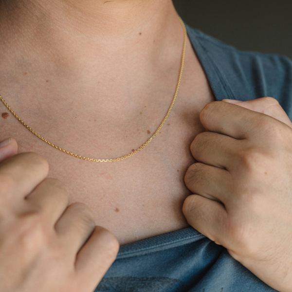 Goldkette als Ankerkette diamantiert in Gelbgold 333 / 8K, 55 cm lang, 1,7 mm breit, Gewicht ca. 4.3 g.