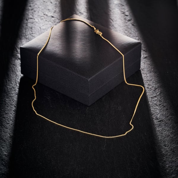 Goldkette als Panzerkette flach in Gelbgold 333 / 8K, 45 cm lang, 1,2 mm breit, Gewicht ca. 2 g.