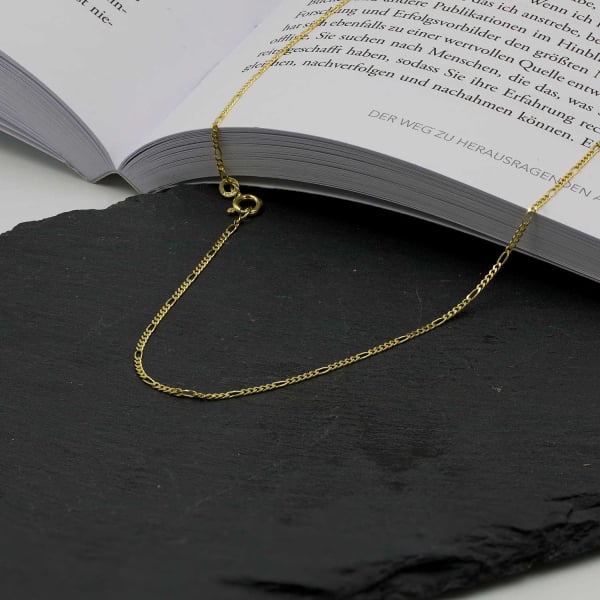 Goldkette als Figarokette diamantiert in Gelbgold 585 / 14K, 40 cm lang, 1,5 mm breit, Gewicht ca. 2.1 g.