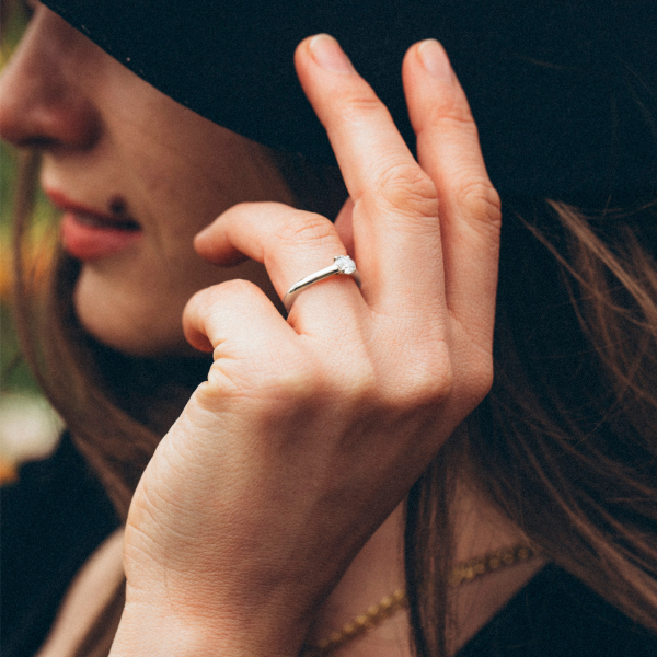 Verlobungsring in 750ger Weißgold mit Diamant 0,05K bis 1 Karat