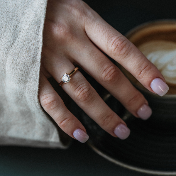 Verlobungsring in 585ger Rotgold mit Diamant 0,05K bis 1 Karat