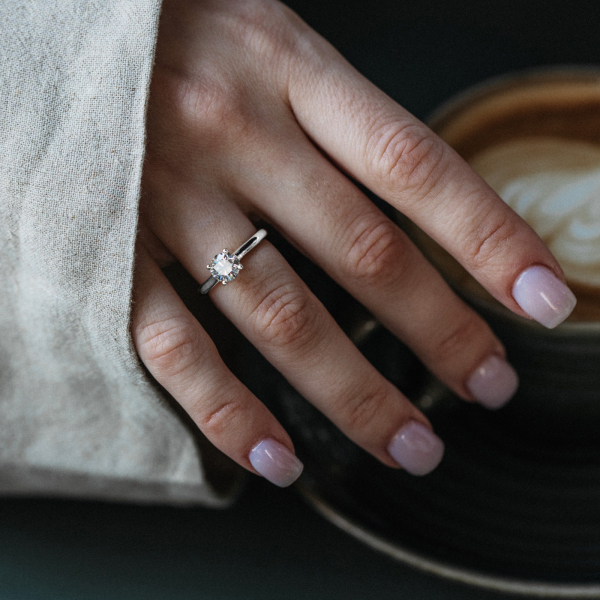 Verlobungsring in 585ger Weißgold mit Diamant 0,05K bis 1 Karat