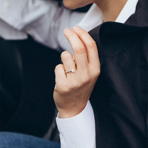 Verlobungsring in Gelbgold mit Diamant 0,05K bis 1 Karat