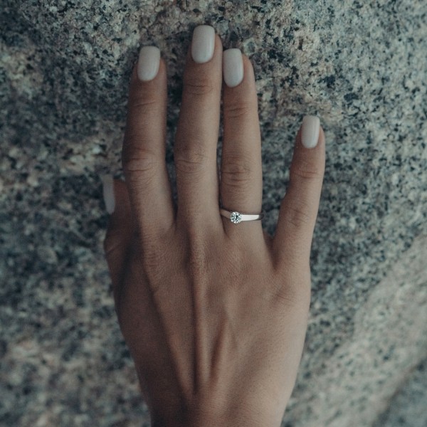 0,40 Karat Diamant Verlobungsring mit GIA Zertifikat, Weißgold 585 / 14K, Weite 53 mm, Gewicht ca. 2.79 g.