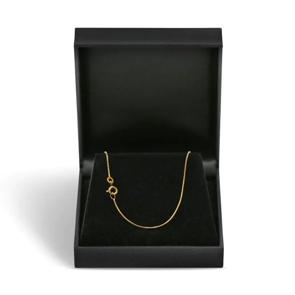 Goldkette als Schlangenkette in Gelbgold 333 / 8K, 38 cm lang, 0,9 mm breit, Gewicht ca. 2.7 g.
