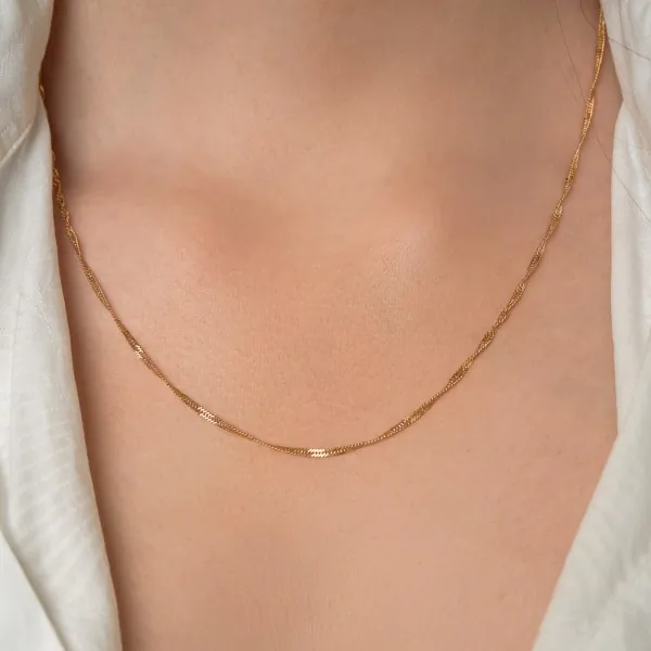Goldkette als Singapurkette in Gelbgold 750 / 18 Karat, 55 cm lang, 1.8 mm breit, Gewicht ca. 3.6 g.