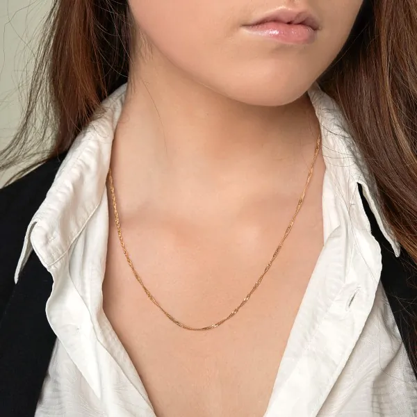 Goldkette als Singapurkette in Gelbgold 750 / 18 Karat, 38 cm lang, 1.8 mm breit, Gewicht ca. 2.5 g.