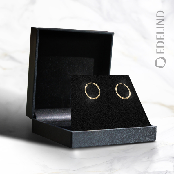 Ohrringe, Creolen, Gelbgold 750 / 18K, Außendurchmesser 15 mm, Breite 2 mm, Gewicht ca. 0.5 g.