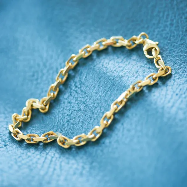 Armband als Ankerkette diamantiert in Gelbgold 750 / 18K, 16 cm lang, 3,8 mm breit, Gewicht ca. 14.5 g.