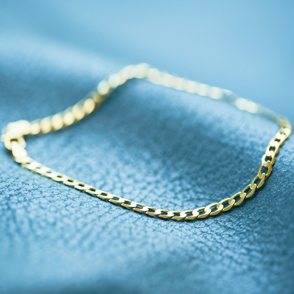 Armband als Panzerkette facettiert in Gelbgold 333 / 8 Karat, 20.5 cm lang, 5 mm breit, Gewicht ca. 5.3 g.