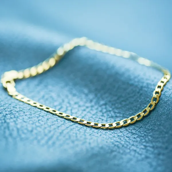 Armband als Panzerkette facettiert in Gelbgold 333 / 8 K, 22 cm lang, 5mm breit, Gewicht ca. 5.6 g.