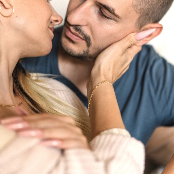 Armband als Zwillingspanzerkette in Gelbgold 375 / 9K, 17 cm lang, 3,9 mm breit, Gewicht ca. 1.7 g.