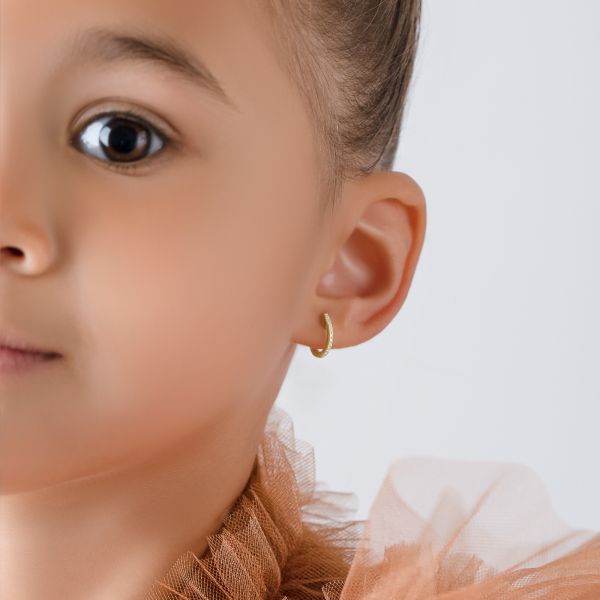 0,07 Karat Diamant Creolen, Gelbgold 750 / 18K, Außendurchmesser 10.3 mm, Breite 1.3 mm, Gewicht ca. 1.0 g