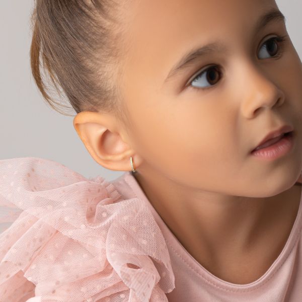 0,07 Karat Diamant Creolen, Gelbgold 750 / 18K, Außendurchmesser 10.3 mm, Breite 1.3 mm, Gewicht ca. 1.0 g