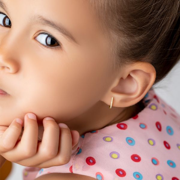 0,07 Karat Diamant Creolen, Gelbgold 750 / 18K, Außendurchmesser 10.3 mm, Breite 1.3 mm, Gewicht ca. 1.0 g