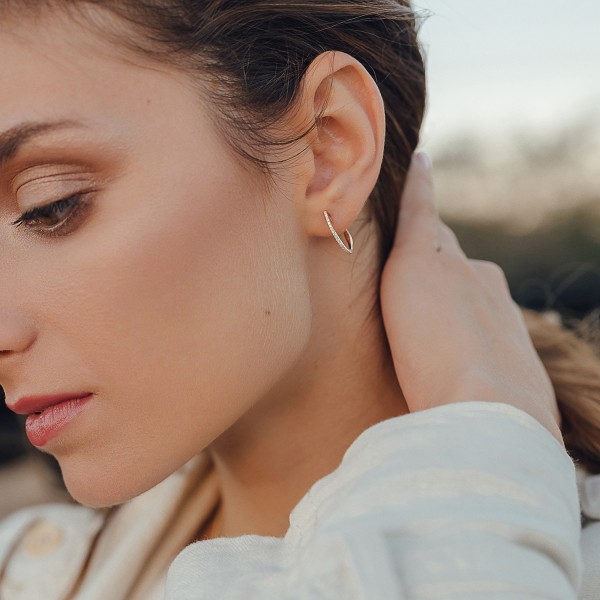 0,12 Karat Diamant Creolen, Gelbgold 585 / 14 Karat, Außendurchmesser 17.5 mm, Breite 1.1 mm, Gewicht ca. 2.1 g.