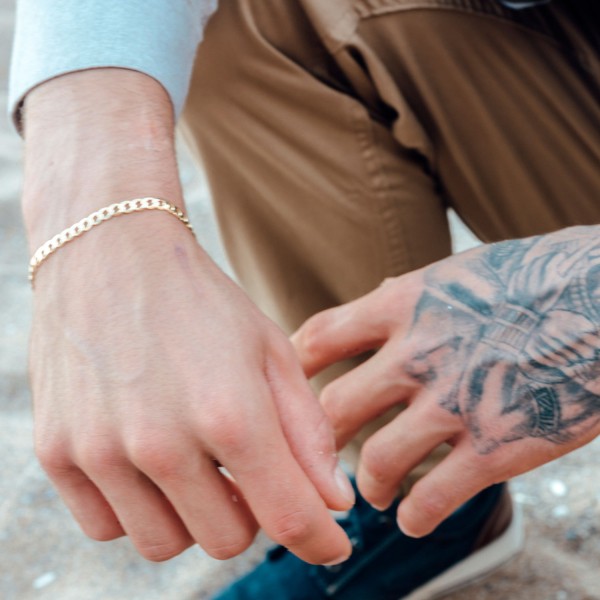 Armband als Panzerkette facettiert in Gelbgold 585 / 14K, 19 cm lang, 5 mm breit, Gewicht ca. 6 g.