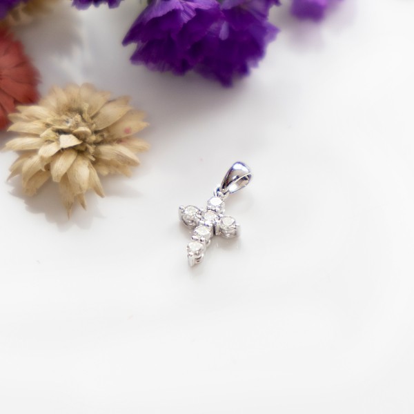 0,24 Karat Diamant Anhänger Kreuz mit Öse, Weißgold 750 / 18K, Höhe 13.5 mm, Breite 8.3 mm, Gewicht ca. 0.82 g