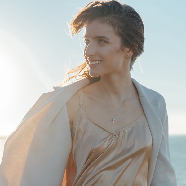 Diamant Anhänger Kreuz mit Öse, Weißgold 750 / 18K, Höhe 16.8 mm, Breite 12.1 mm, Gewicht ca. 1.02 g