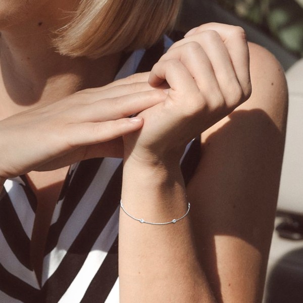 Goldarmband als Ankerkette mit 0,14 Karat Diamanten, Gelbgold 585 / 14 Karat, 18,5 cm lang, Gewicht ca. 0,9 g.