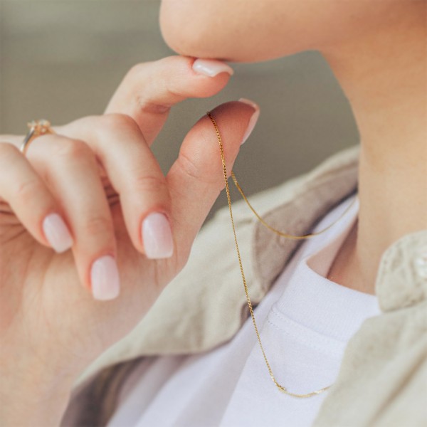 Goldkette als Panzerkette flach in Gelbgold 750 / 18 Karat, 45 cm lang, 1.1 mm breit, Gewicht ca. 2.1 g.