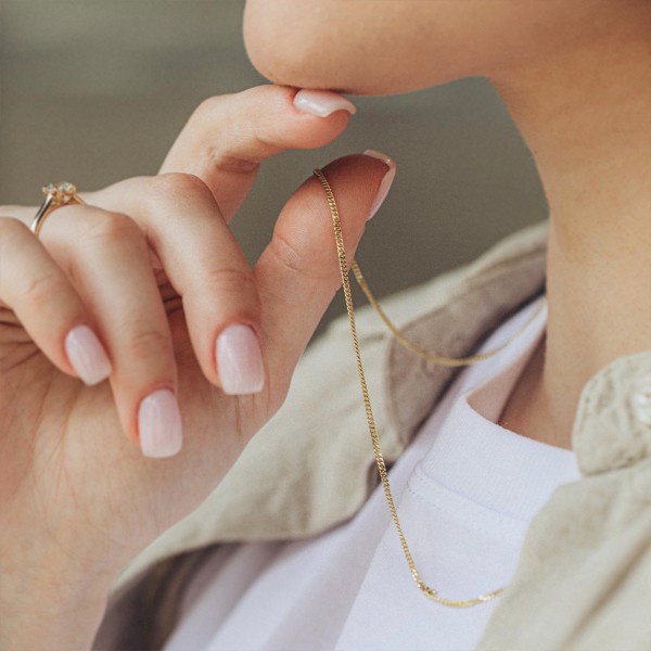 Goldkette als Panzerkette flach in Gelbgold 333 / 8K, 70 cm lang, 1,6 mm breit, Gewicht ca. 4.8 g.