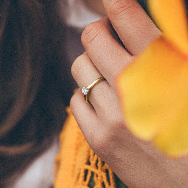 0,30 Karat Diamant Verlobungsring mit GIA Certifikate, Gelbgold 585 / 14K, Weite 53 mm, Gewicht ca. 2.6 g.