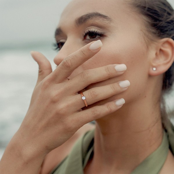 0,30 Karat Diamant Verlobungsring mit GIA Zertifikat, Rotgold 585 / 14K, Breite 1,7 mm,Weite 58 mm, Gewicht ca. 2.6 g.