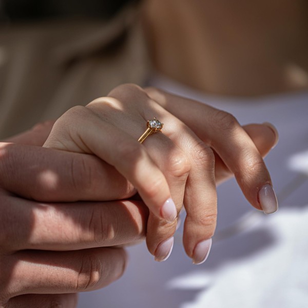 0,50 Karat Diamant Ring mit GIA Zertifikat, Rotgold 585 / 14K, Breite 1,7 mm,Weite 53 mm, Gewicht ca. 2.7 g.