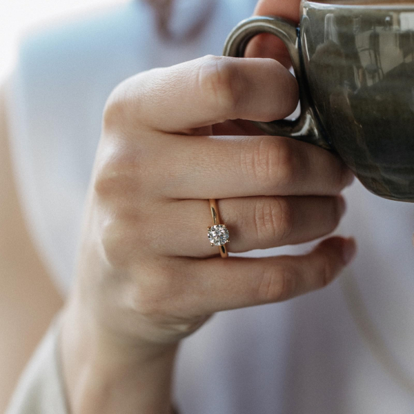 1 Karat Diamant Ring mit GIA Zertifikat, Rotgold 585 / 14K, Breite 1,7 mm,Weite 53 mm, Gewicht ca. 3.5 g.