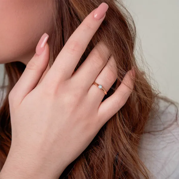 0,20 Karat Diamant Verlobungsring, Rotgold 750 / 18K, Weite 56 mm, Gewicht ca. 2.39 g.