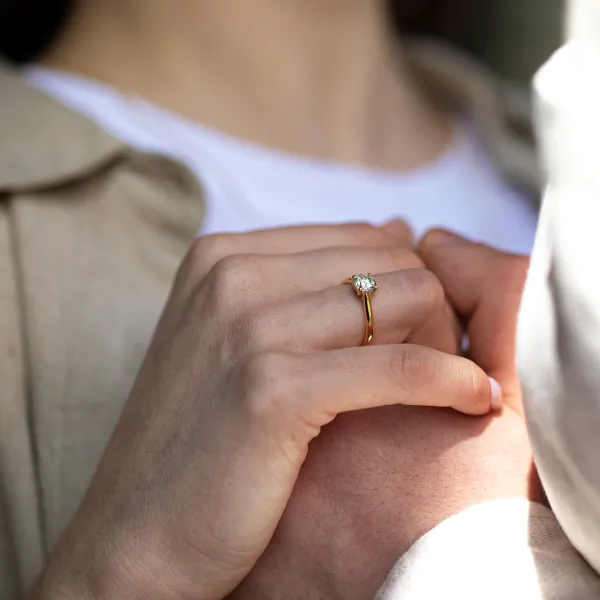 1 Karat Diamant Ring mit GIA Zertifikat, Gelbgold 750 / 18K, Breite 1,7 mm,Weite 56 mm, Gewicht ca. 3.41 g.