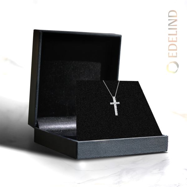 Diamantanhänger in 0,2 Karat, Weißgold 585 / 14 Karat, mit einer 585ger Goldkette, Gewicht ca. 2,3 g.