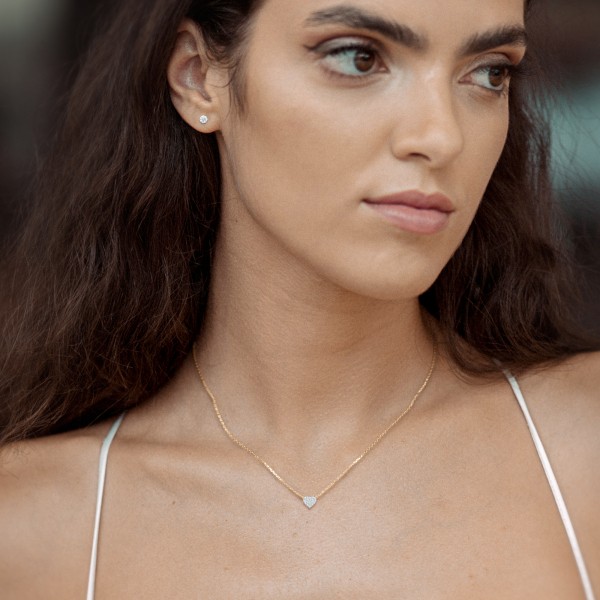 Diamantanhänger in 0,09 Karat, Rotgold 585 / 14 Karat, mit einer 585ger Goldkette in 45 cm lang, Gewicht ca. 1,2 g.