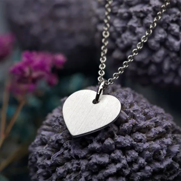 Anhänger Gravurplatte herzform seidenmatt Weißgold 13 mm