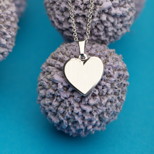 Anhänger Gravurplatte herzform bandmatt , Weißgold 585 / 14K, Höhe 15 mm, Gewicht ca. 2,1 g