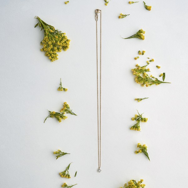 Diamantanhänger in 0,20 Karat, Gelbgold 585 / 14 Karat, mit einer 585ger Goldkette in 42 cm lang, 0,8 mm breit, Gewicht ca. 1,99 g.