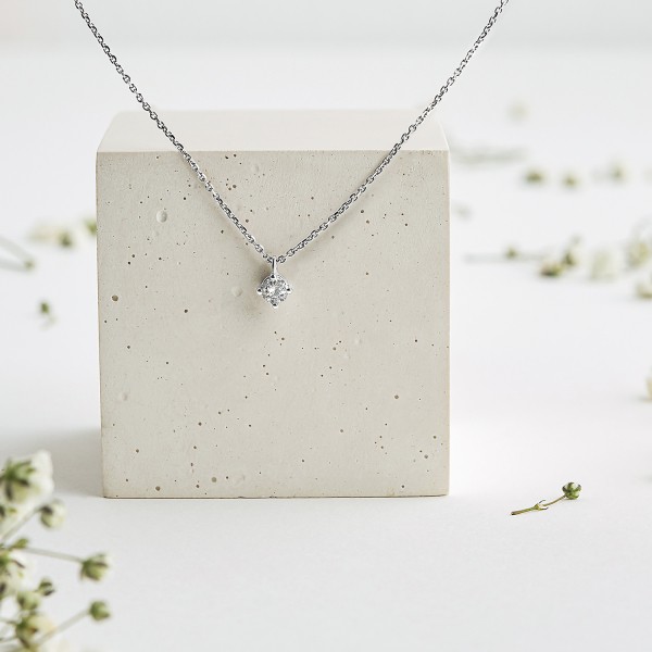 Diamantanhänger in 0,20 Karat, Weißgold 585 / 14 Karat, mit einer 585ger Goldkette in 42 cm lang, 0,8 mm breit, Gewicht ca. 1,99 g.