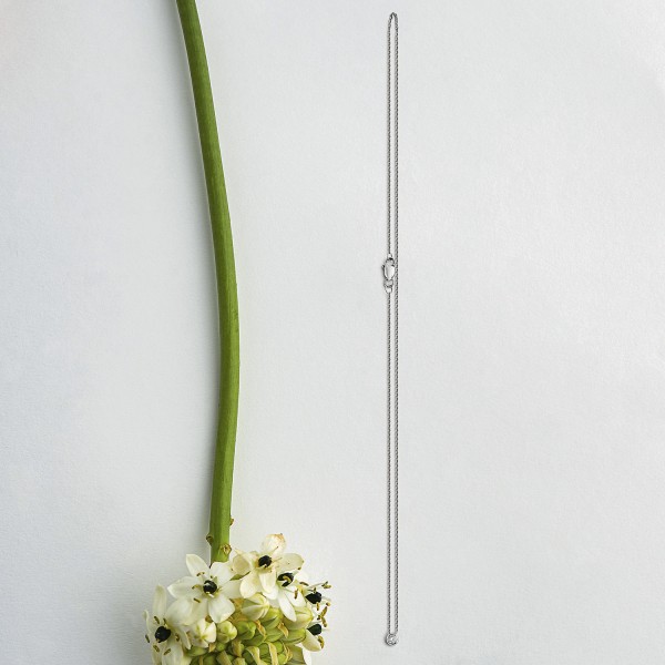 Diamantanhänger in 0,10 Karat, Weißgold 585 / 14 Karat, mit einer 585ger Goldkette in 43 cm lang, 0,9 mm breit, Gewicht ca. 2,02 g.