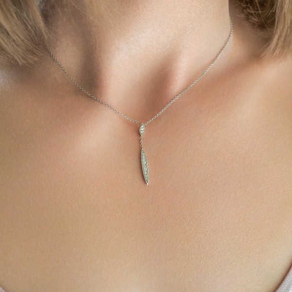 Diamantanhänger in 0,10 Karat, Weißgold 585 / 14 Karat, mit einer 585ger Goldkette in 45 cm lang, 0,9 mm breit, Gewicht ca. 2,54 g.
