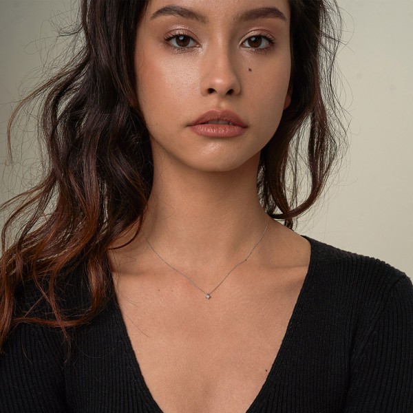 Diamantanhänger in 0,10 Karat, Weißgold 750 / 18 Karat, mit einer 750ger Goldkette in 42 cm lang, Gewicht ca. 1,04 g.