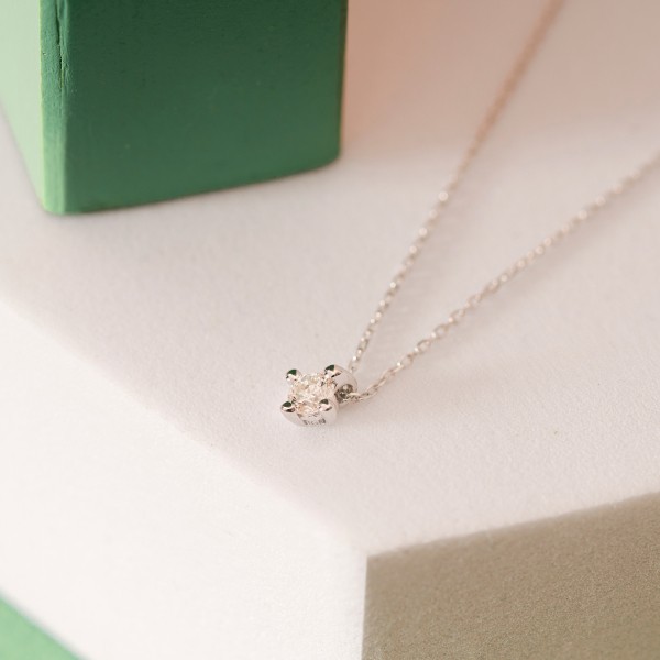 Diamantanhänger in 0,10 Karat, Weißgold 750 / 18 Karat, mit einer 750ger Goldkette in 42 cm lang, Gewicht ca. 1,04 g.