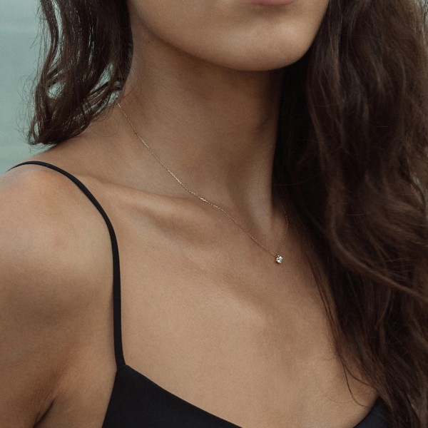 Diamantanhänger in 0,20 Karat, Gelbgold 585 / 14 Karat, mit einer 585ger Goldkette in 42 cm lang, Gewicht ca. 0,96 g.