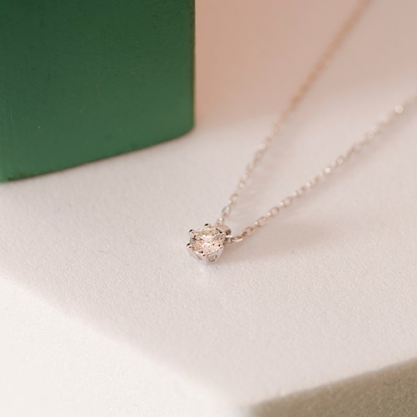 Diamantanhänger in 0,05 Karat, Weißgold 750 / 18 Karat, mit einer 750ger Goldkette in 42 cm lang, Gewicht ca. 0,97 g.