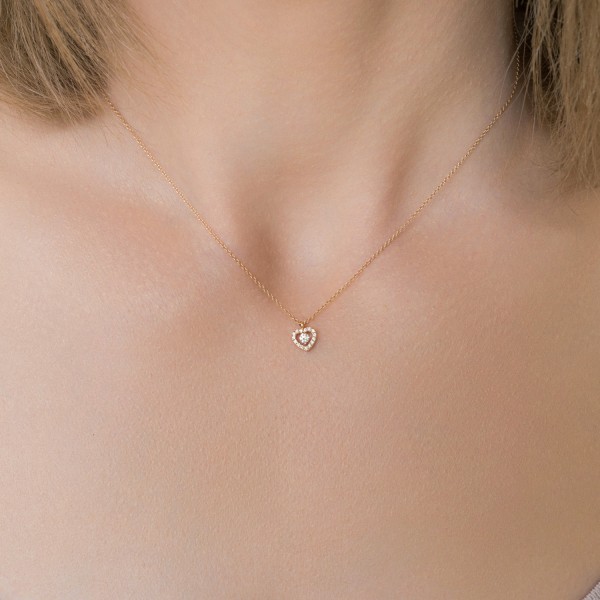 Diamantanhänger in 0,09 Karat, Rotgold 750 / 18 Karat, mit einer 750ger Goldkette in 42 cm lang, 0,9 mm breit, Gewicht ca. 1,92 g.