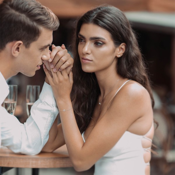 Goldarmband als Ankerkette mit 0,07 Karat Diamanten, Weißgold 585 / 14 Karat, 18 cm lang, Gewicht ca. 0,8 g.