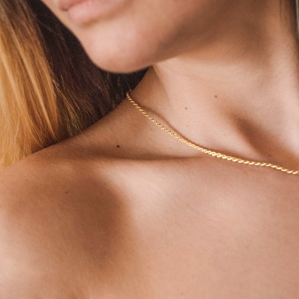 Goldkette als Kordelkette hohl Leichtversion in Gelbgold 333 / 8K, 45 cm lang, 2,1 mm breit, Gewicht ca. 2.3 g.