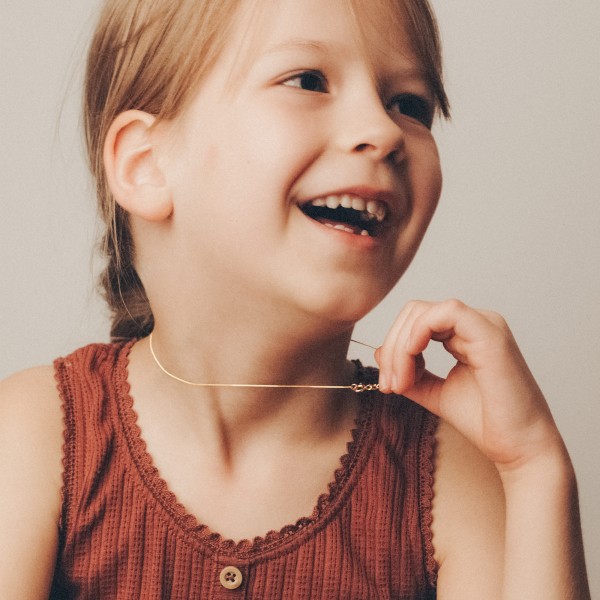 Goldkette als Panzerkette flach in Gelbgold 333 / 8K, 60 cm lang, 0,8 mm Breit, Gewicht ca. 1.1 g.