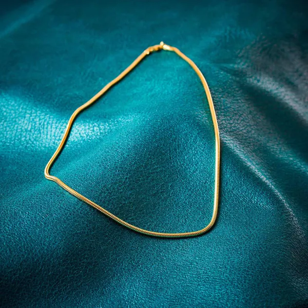 Goldkette als Schlangenkette in Gelbgold 585 / 14K, 75 cm lang, 2,4 mm breit, Gewicht ca. 19.5 g.