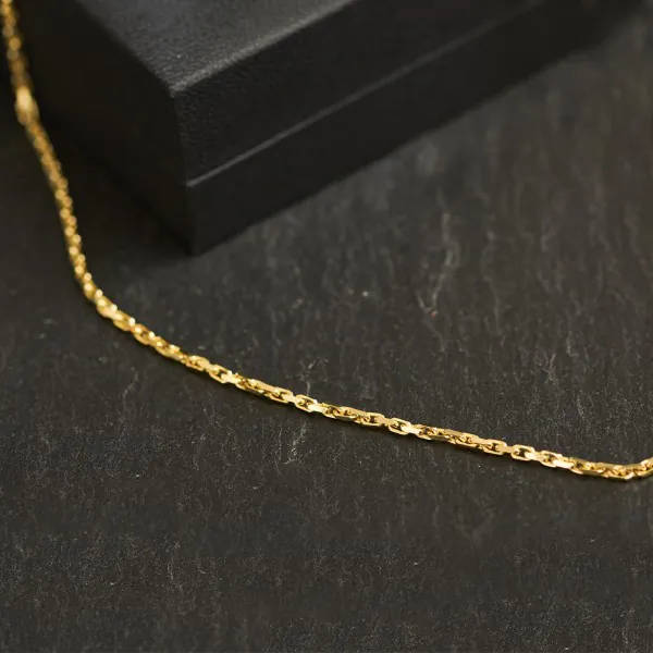 Armband als Ankerkette diamantiert in Gelbgold 750 / 18K, 20 cm lang, 2 mm breit, Gewicht ca. 6 g.
